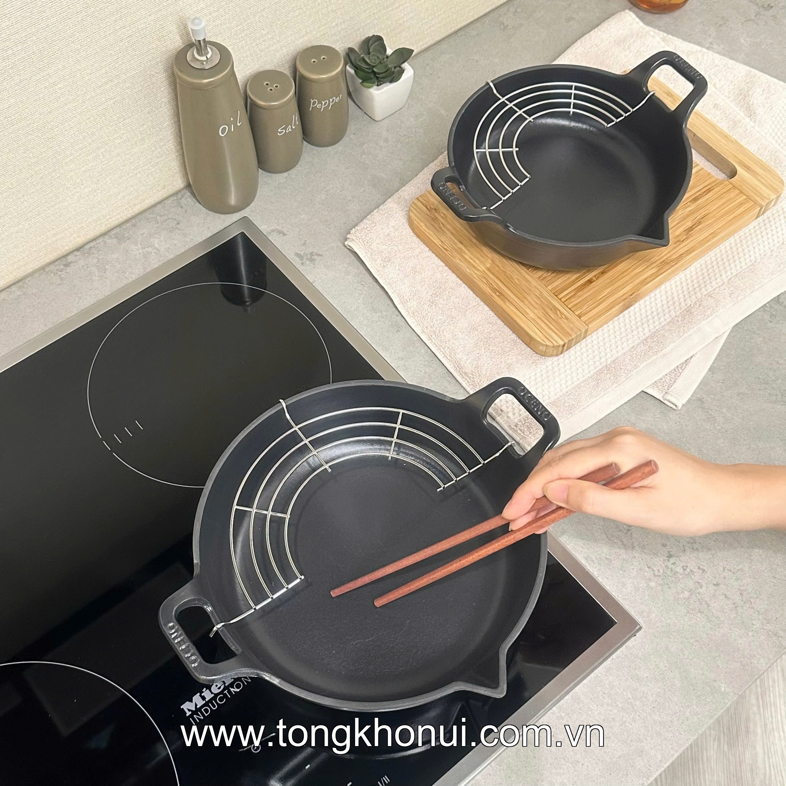 Chảo gang Oceno kèm giá gác size 20,24cm OFR-1242, OFR-1259 ảnh 3