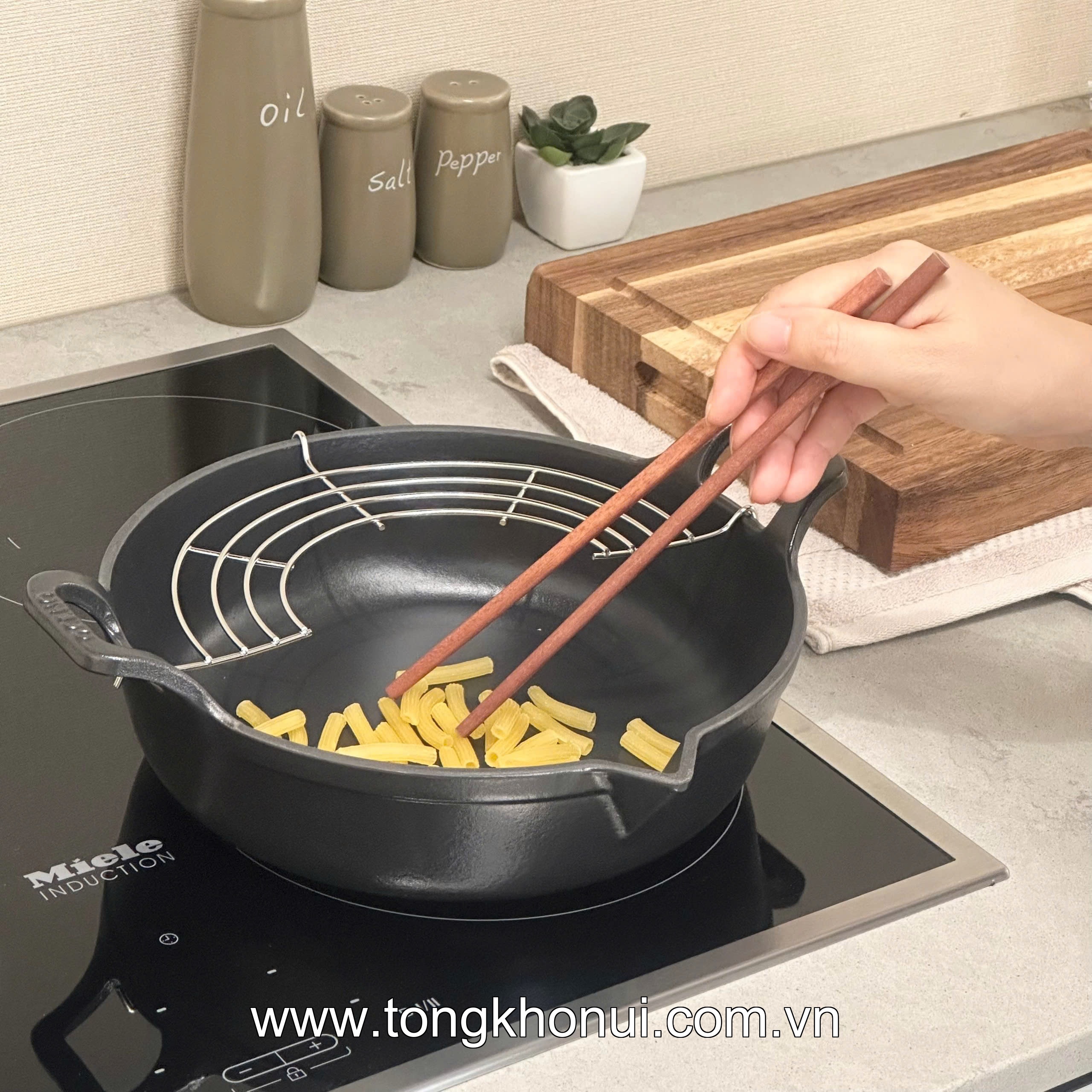 Chảo gang Oceno kèm giá gác size 20,24cm OFR-1242, OFR-1259 ảnh 4