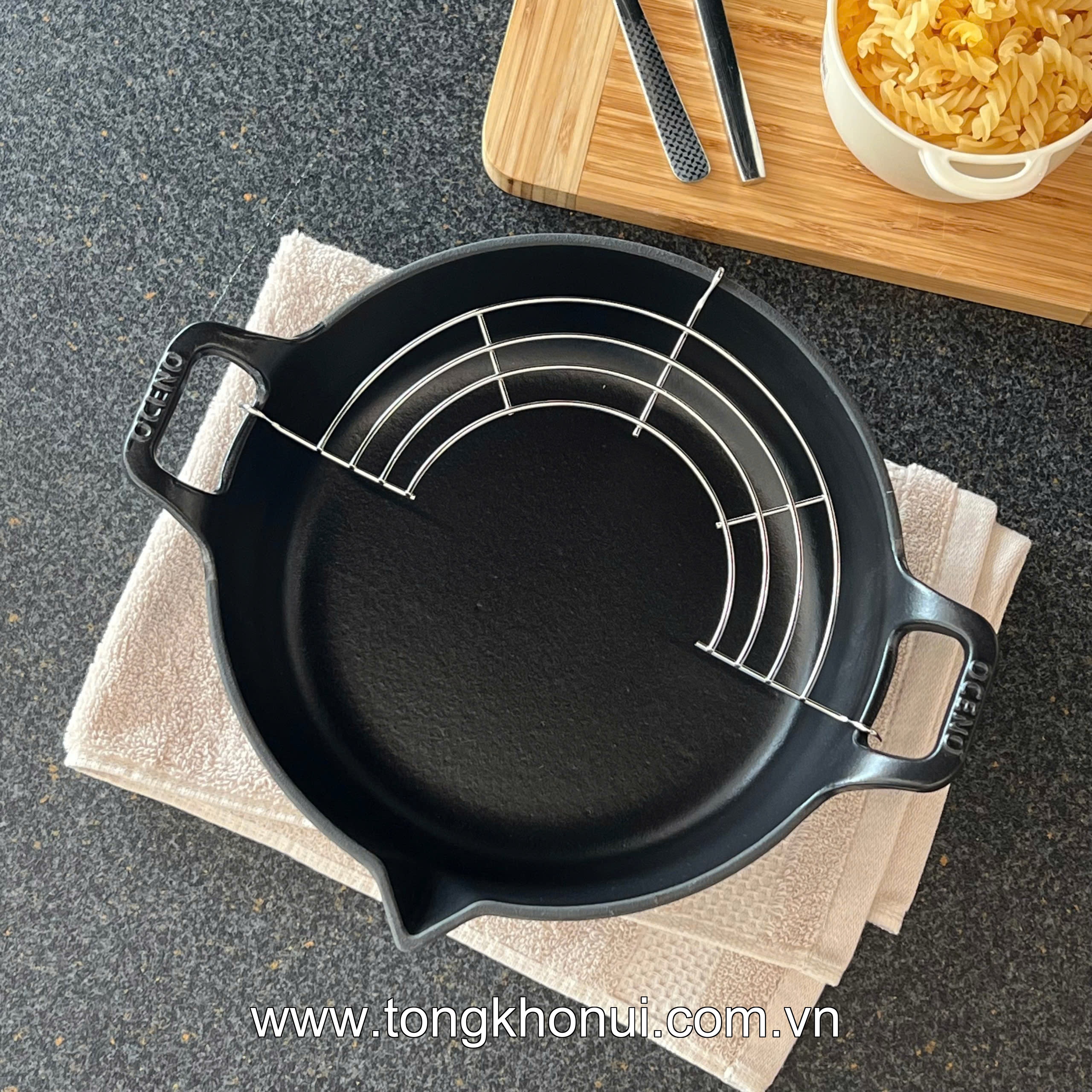 Chảo gang Oceno kèm giá gác size 20,24cm OFR-1242, OFR-1259 ảnh 6